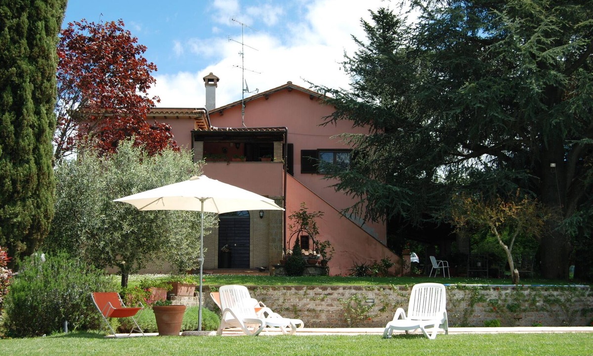 Capranica House | Family apartment with swimming pool.