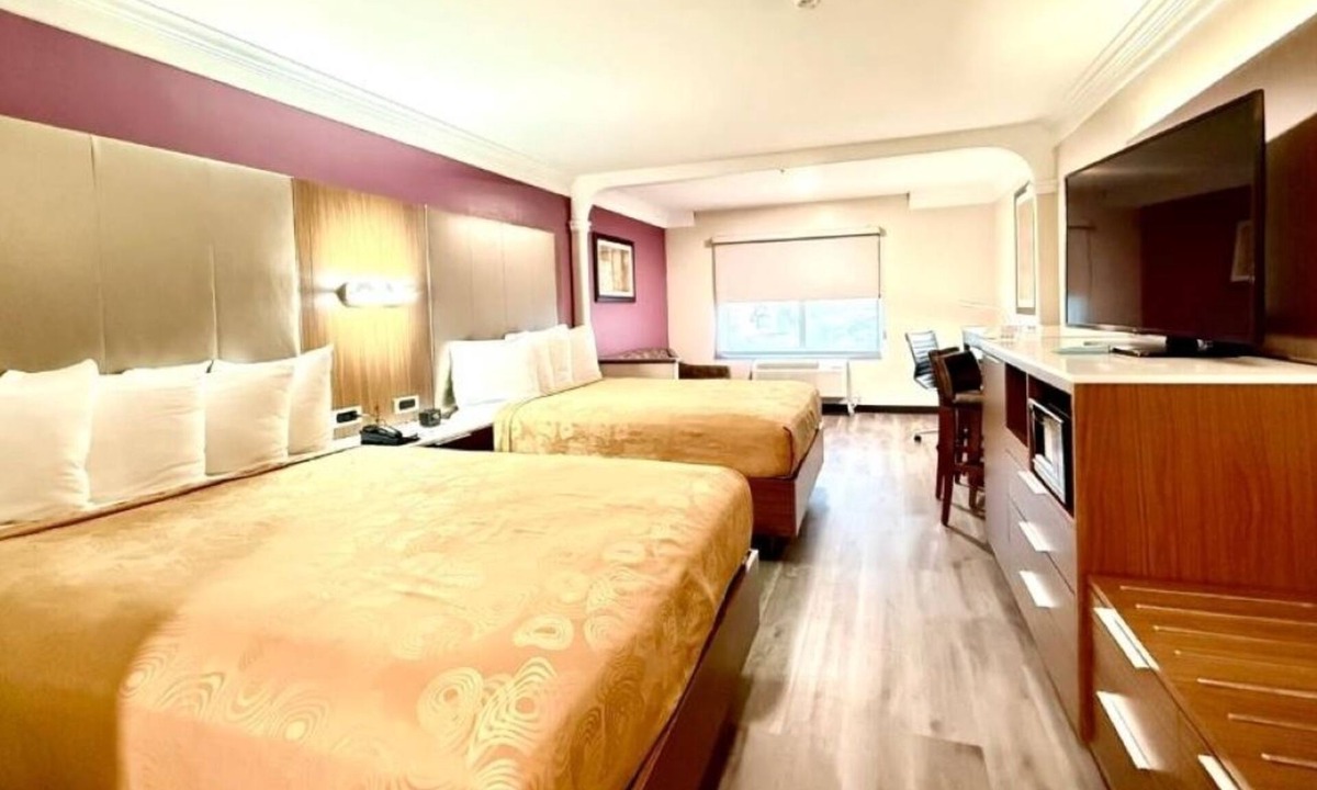 Inglewood Hotel | Family-Friendly Suite Near Six Flags | Spacious, Conveniently Near Universal
