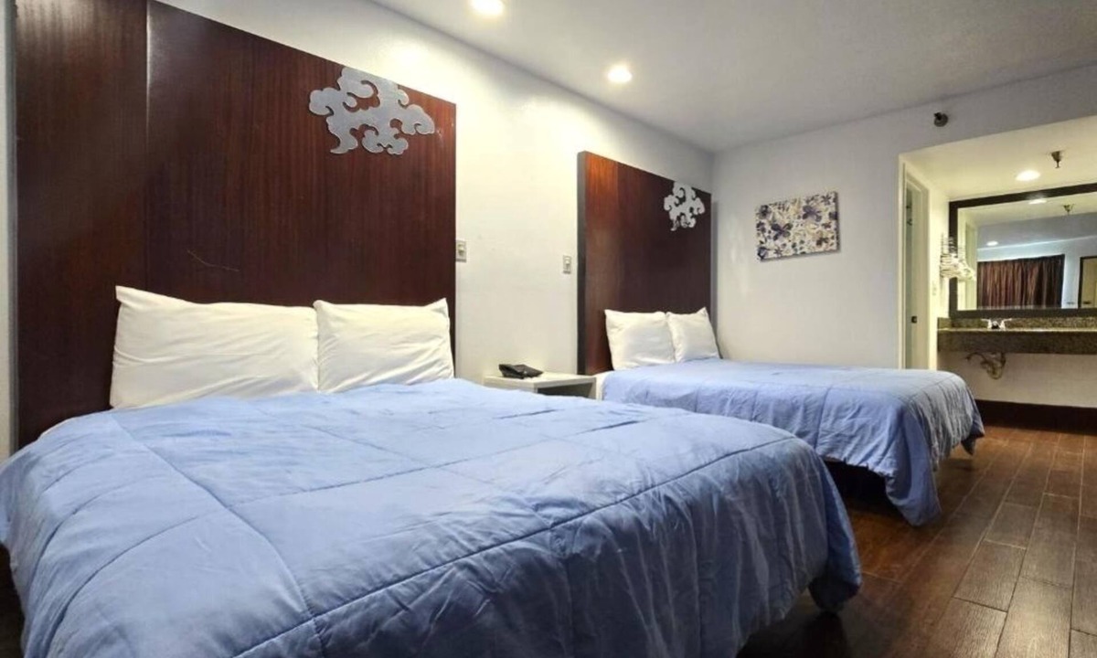 Buena Park Hotel | Family Room With Easy Access to Disneyland Parks | Free Parking