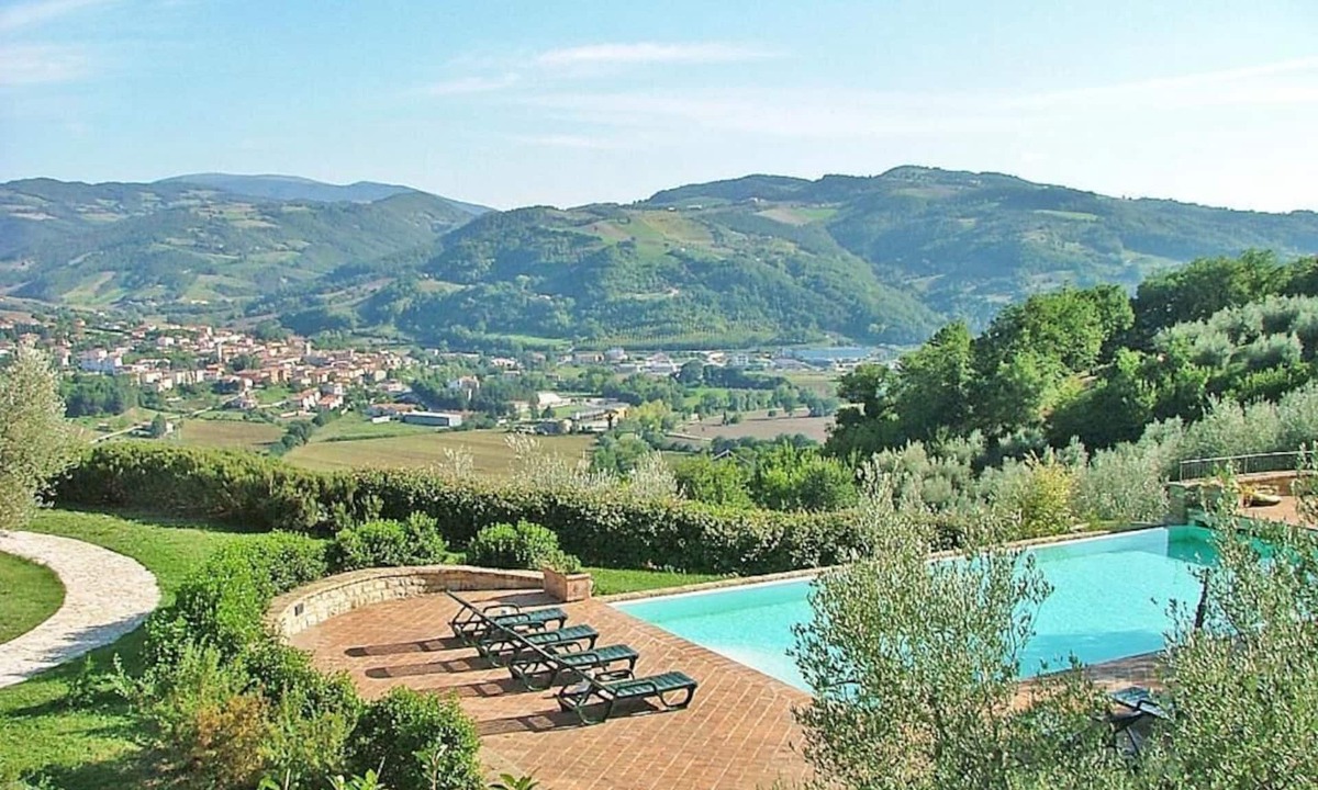 Valfabbrica House | Farm Castagna Alta - Holiday Apartment Strawberry