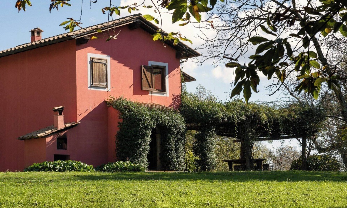 Poggio House | Farmhouse in chestnut grove near Bracciano