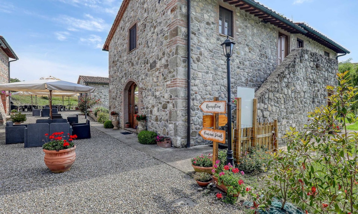Radicofani House | Farmhouse with pool - Apartment Ginestra