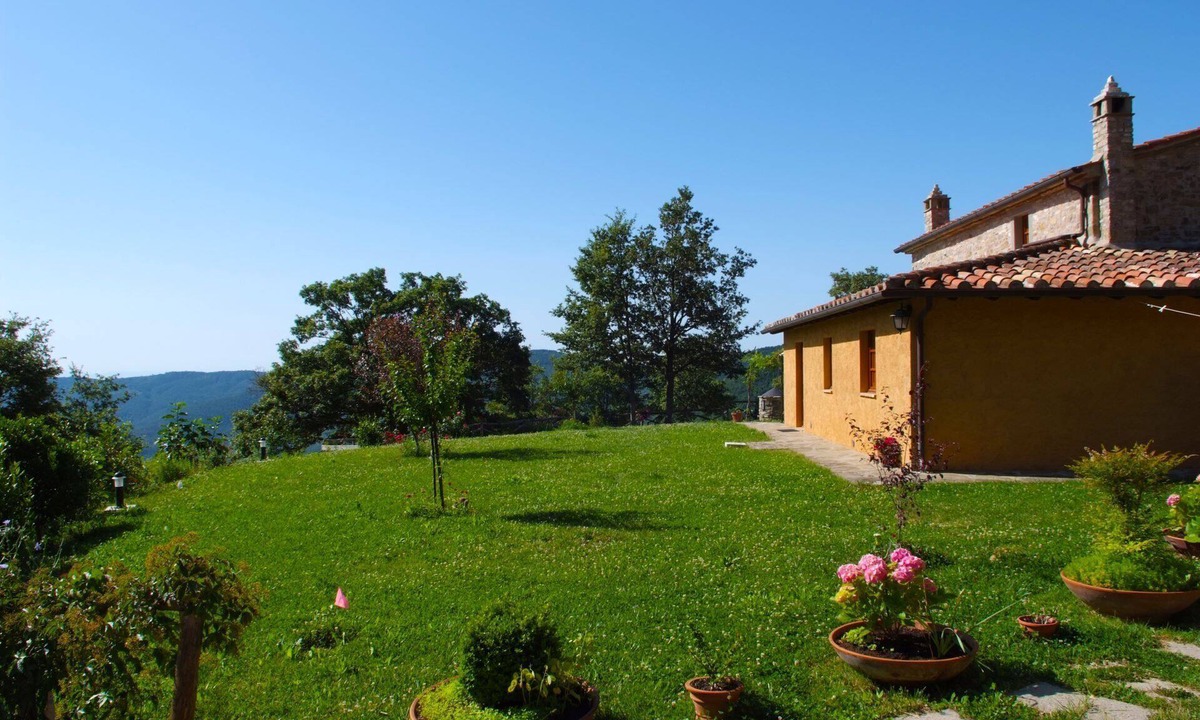Cortona Villa | Farmhouse with private pool in a panoramic position on the border between Tuscany and Umbria. The fe