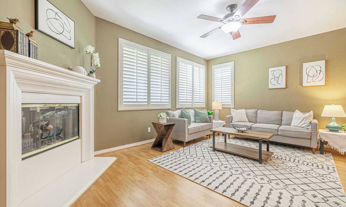 Palmdale House | Fenced Backyard for Pets｜Garage Access｜Cozy 5BR｜Month to Month available #42108