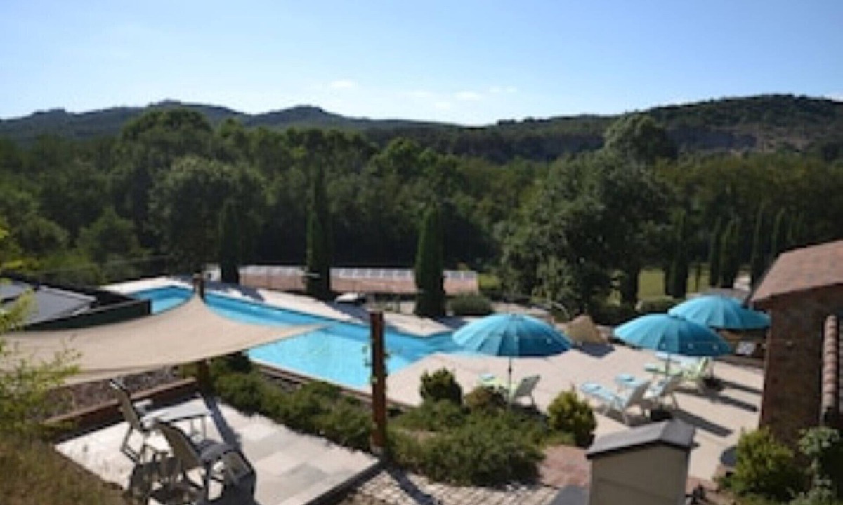 Castiglione della Valle Apartment | Fico Apartment with solar heated pool set in the Umbrian countryside