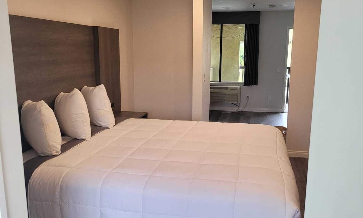 West Covina Hotel | Five Star Inn West Covina