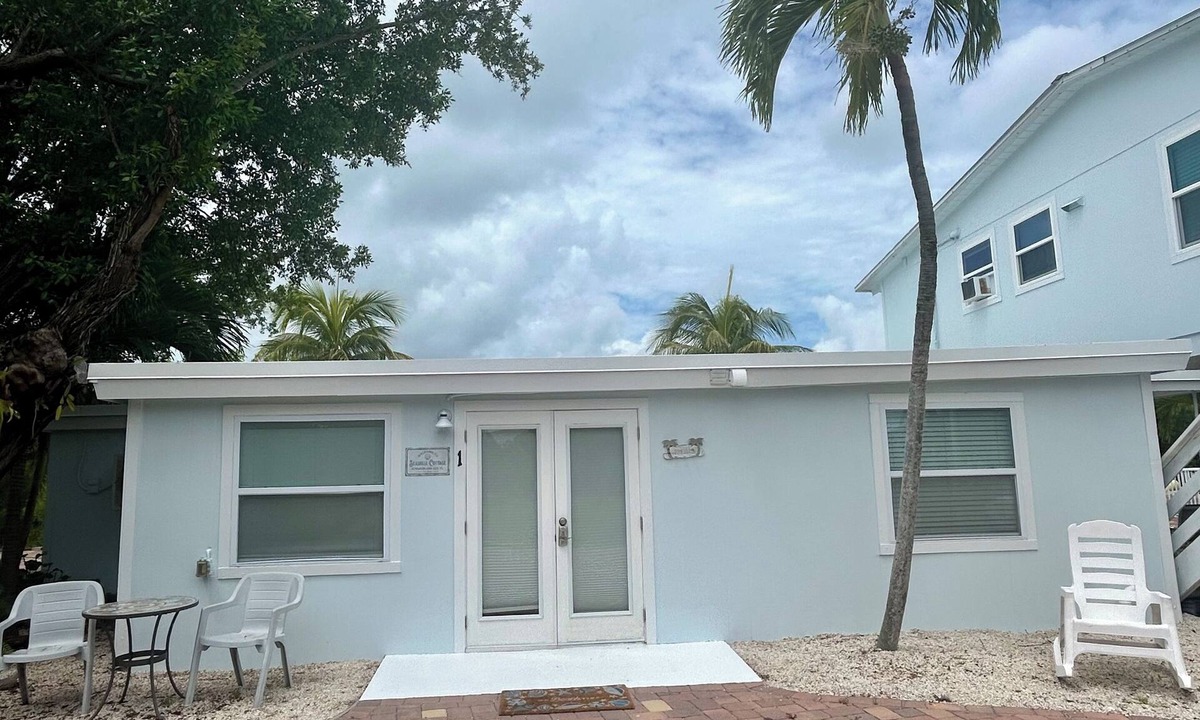 Summerland Key Cottage | FLAMINGO COTTAGE summer fun. Pool, boating, fishing lobster season.