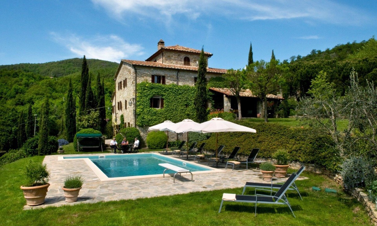 Bivio Lugnano Villa | Fonte Vecchia Medieval Farmhouse for 8 Guests with lovely Private Pool