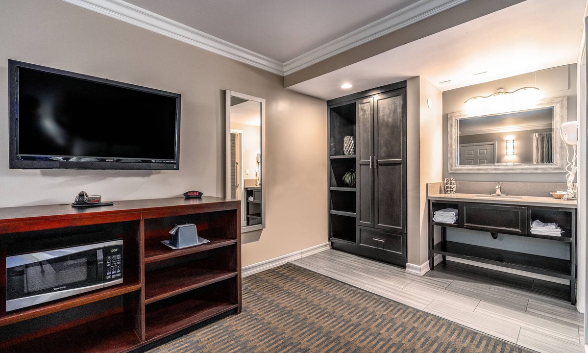 East Whittier Hotel | Friendly Hills Inn - Whittier, Los Angeles