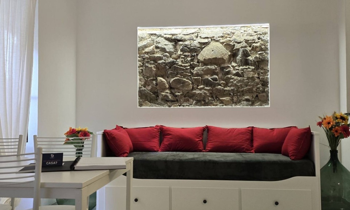 Riomaggiore Apartment | Full-featured apartment with rock shower