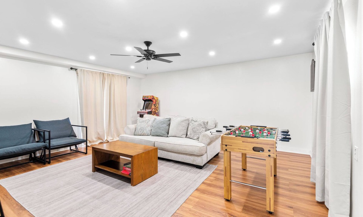 Norwalk House | Game Room & In-Unit Laundry - 15 Min to Disney!