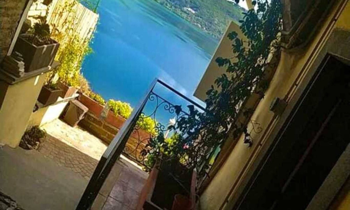 Castel Gandolfo Apartment | Garden with Lake View and Vasco Jacuzzi 1 min from Old Town