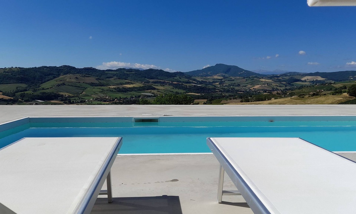 Ortezzano Cabin | Glamping at an Agriturismo in the vineyard