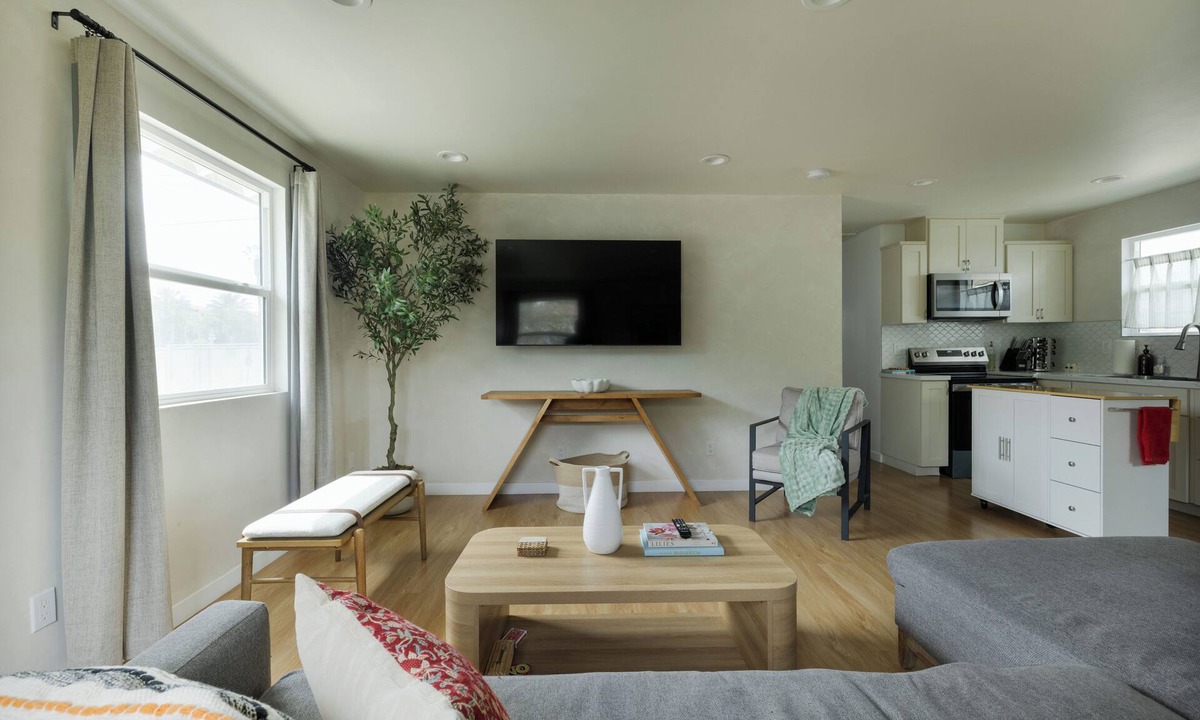 Downtown Riverside Cottage | Gorgeous 2 Bed Cottage in Dtwn Riverside