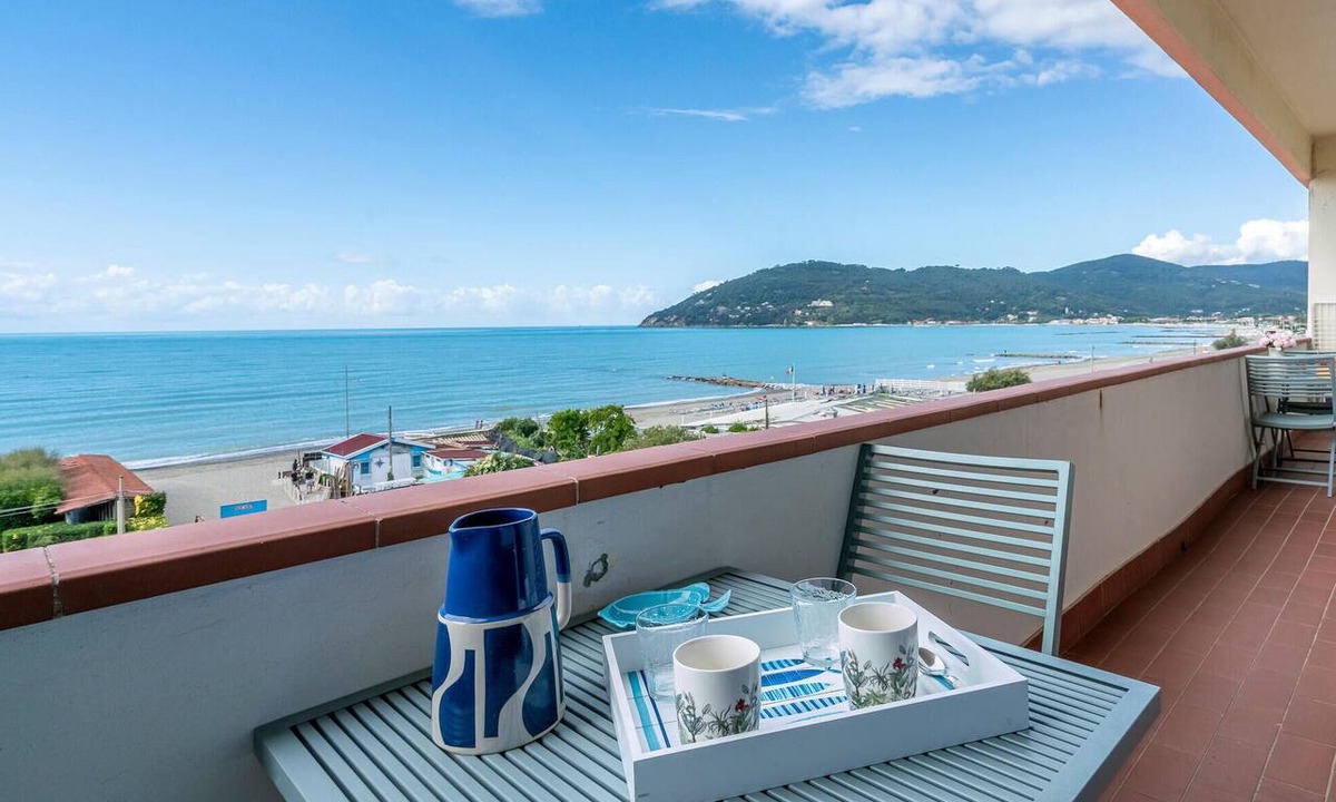 Marinella di Sarzana Apartment | Gorgeous apartment in Marinella di Sarzana