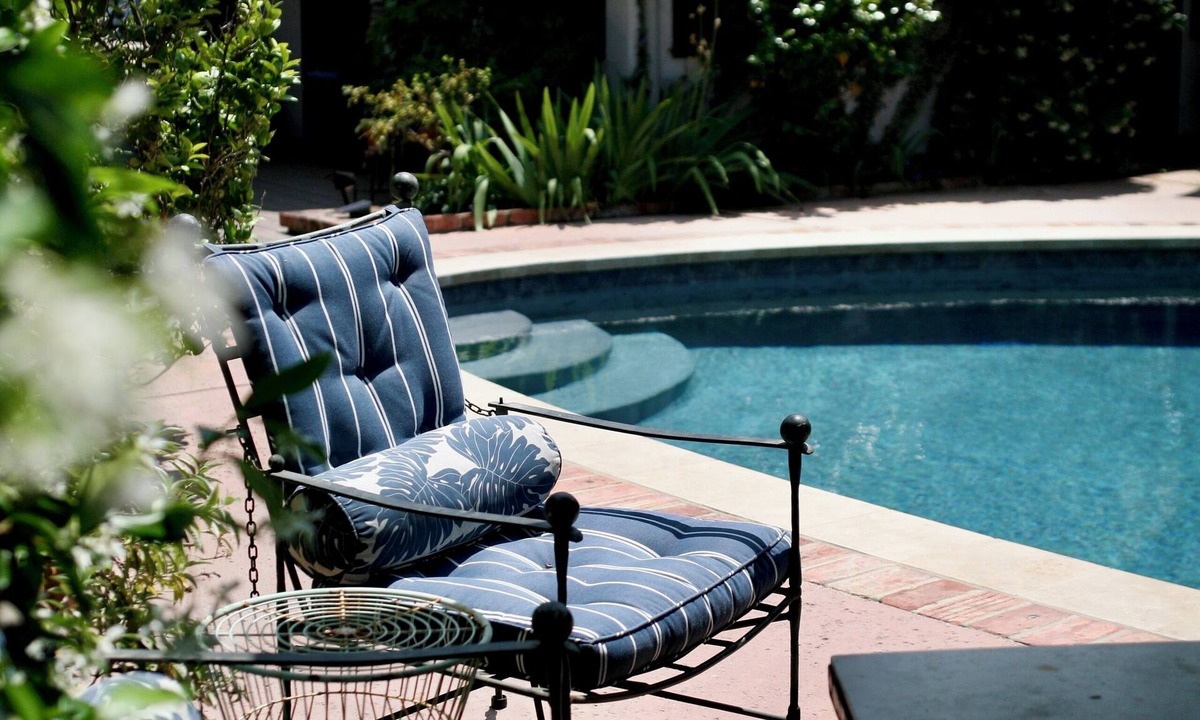 Windsor Square House | Gorgeous Hollywood Oasis with Swimming Pool + Optional Guest House