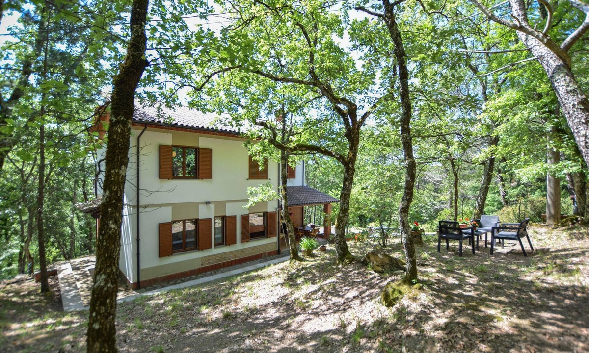 Scheggia House | Gorgeous home in Anghiari with WiFi