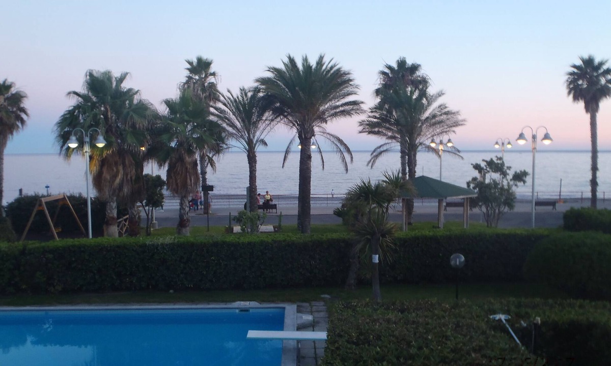 Vallecrosia Apartment | Gorgeous sea-front oasis of quietness and beauty