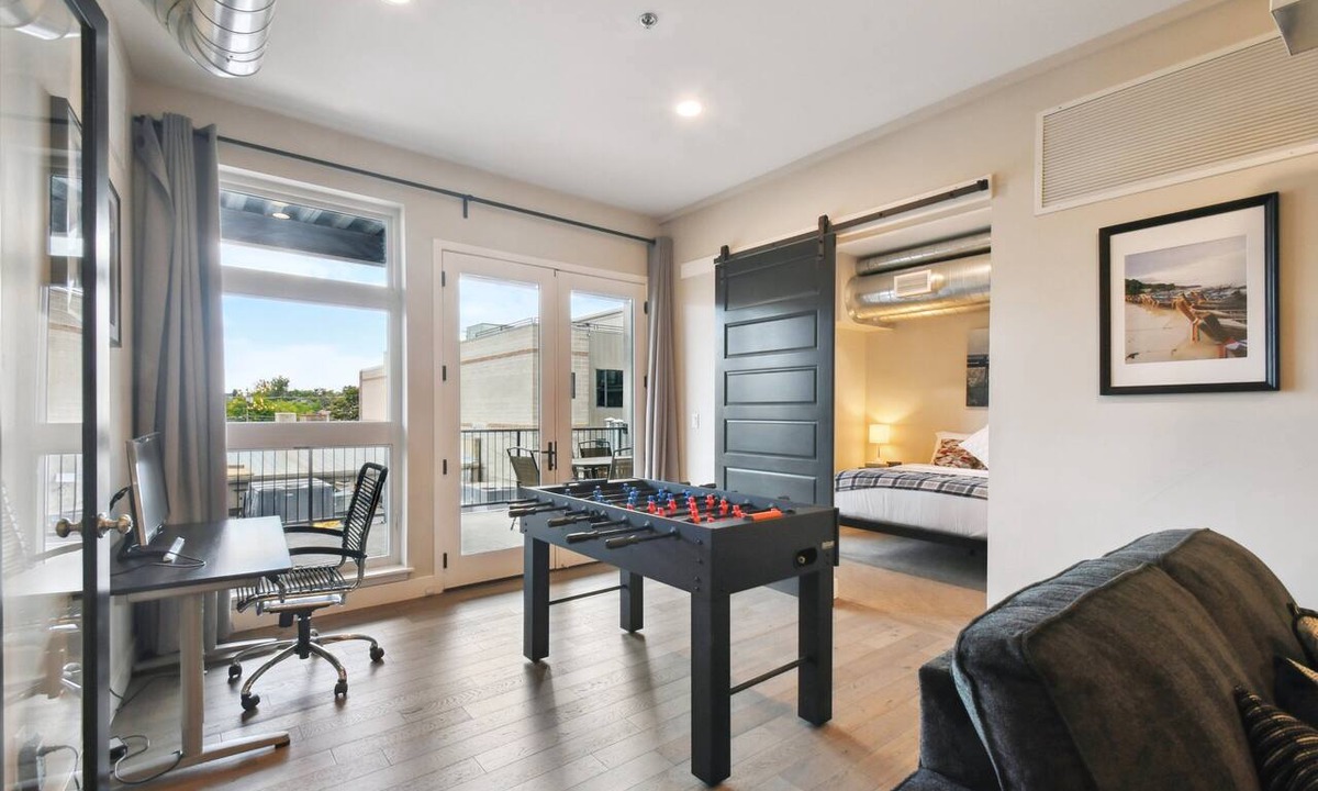 River North Art District Condo | Graffiti & Skyline | Luxury Corner RiNo Loft | Dog-Friendly & City Views
