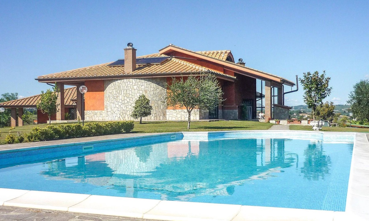 Castelnuovo di Porto Apartment | Great vacation apartment in best located country villa.
