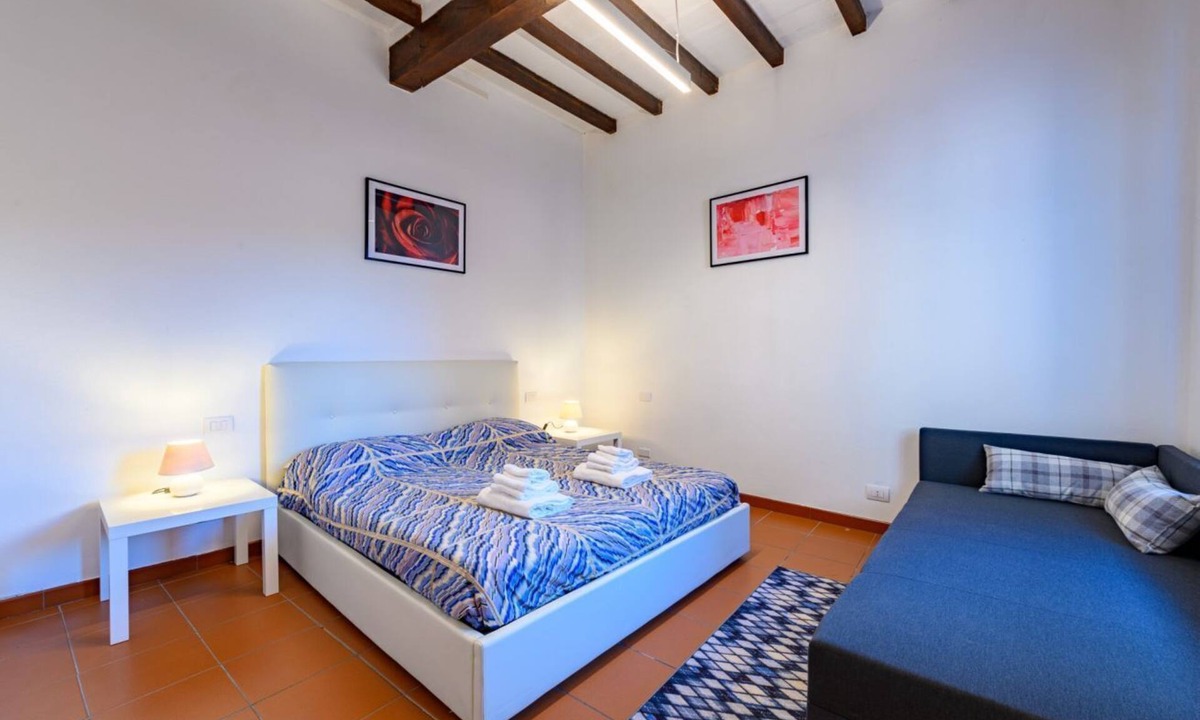 Oltretorrente Apartment | GuestHost - Apartment located on the first floor of a period building, with two floors in total, without lift.It comfortably accommodates 3 people in 45 m2 of space.We are located in the Oltretorrente district, a lively and picturesque area, a stone's th