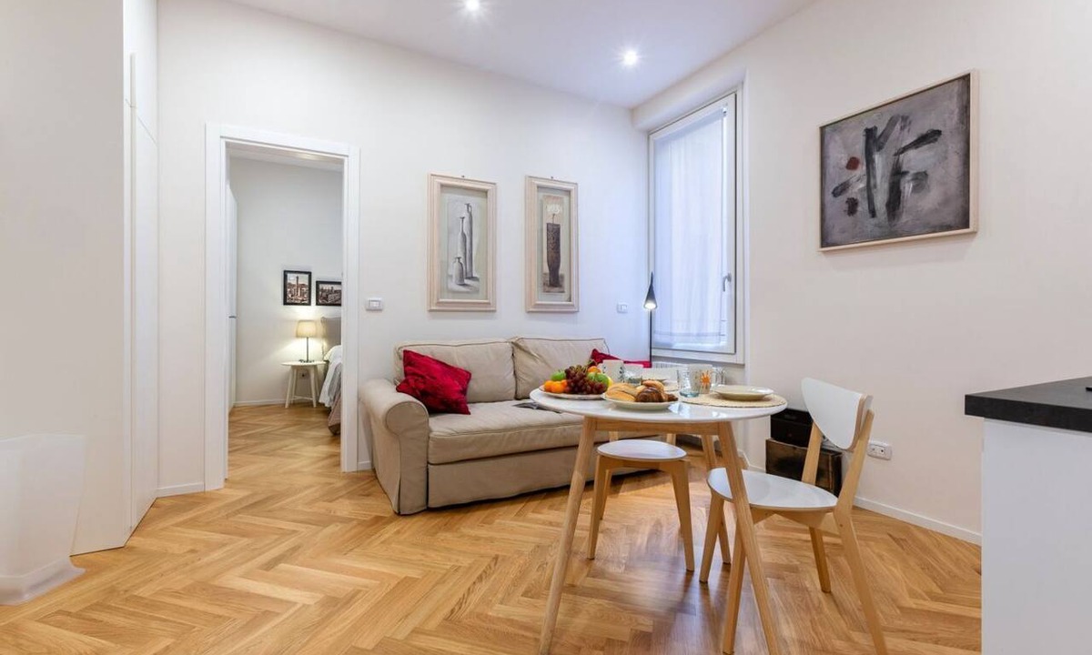Historic Center Apartment | GuestHost - Bologna Piazza del Nettuno Apartment