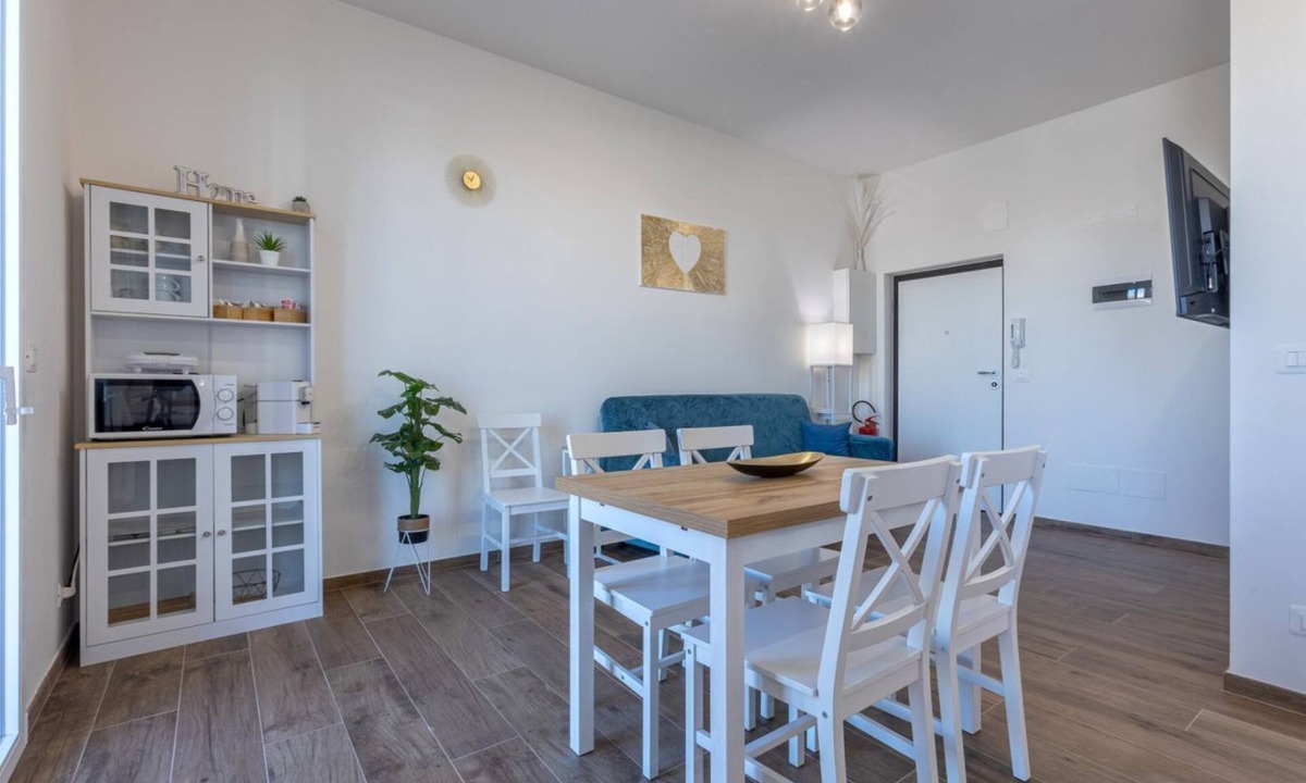 Bolognina Apartment | GuestHost - Bright apartment with balcony that accommodates up to 5 people, strategically located near the Technopole, the Fair and the Unipol Tower. Located in the Bolognina district, known for its lively and multicultural spirit, the apartment is locat