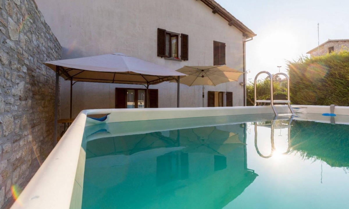 Gubbio Apartment | GuestHost - Central apartment that can accommodate up to 6 people, located in the east area (S. Martino-S. Lucia area) of Gubbio, in the hamlet of Perugia, a 300m walk from Teatro Romano and a 10 min walk from Piazza Grande and Palazzo dei Consoli.The fl