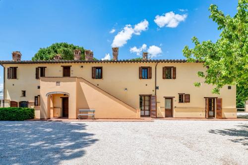 San Martino in Campo Apartment | GuestHost - Il Casale dei Gelsi - 7 Apartments with Pool & Garden