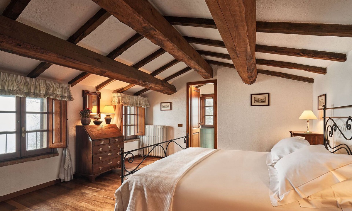 Umbertide House | HAMLET THE POET - LODGE HOUSE
