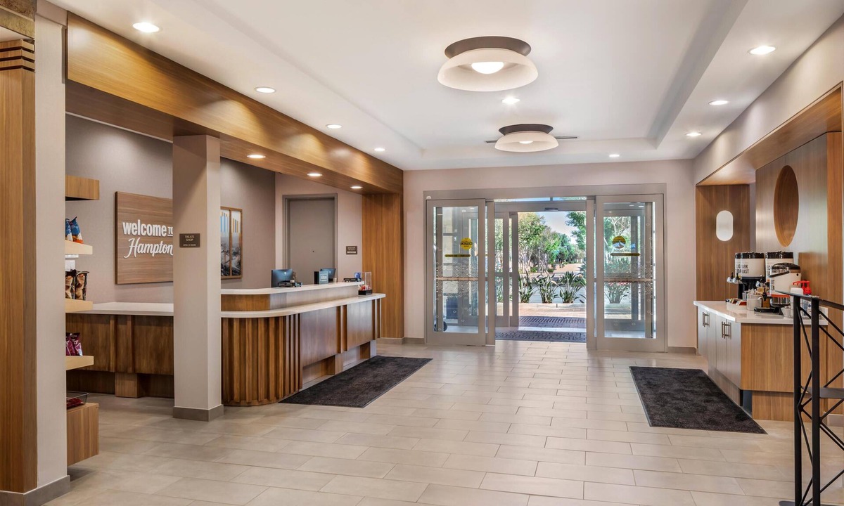 La Sierra Hotel | Hampton Inn & Suites Riverside/Corona East