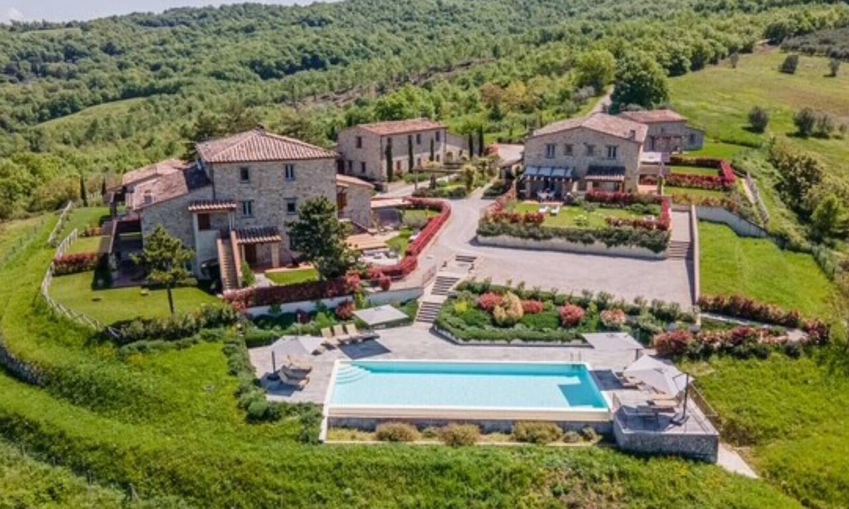 Umbertide Apartment | Heated Infinity Pool | Restored Farmhouse & Views