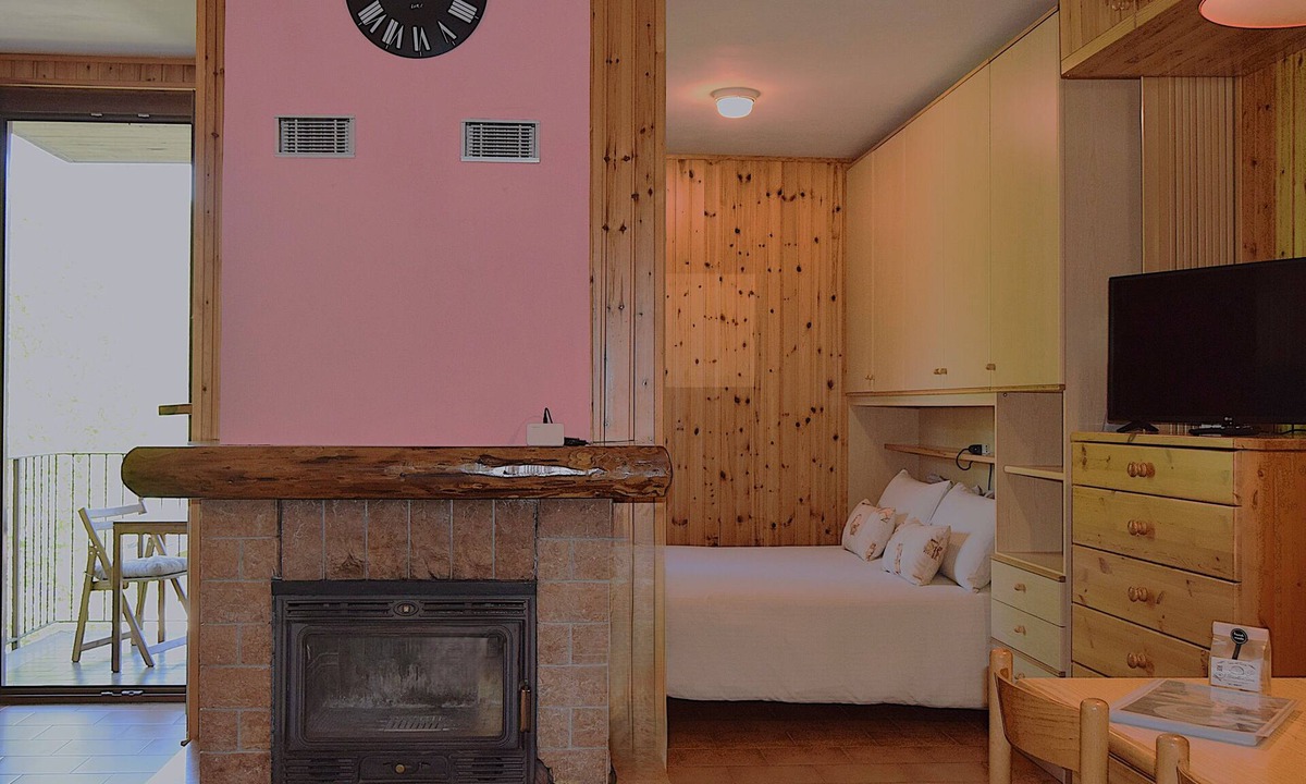 Cremeno House | Hedgehog Den