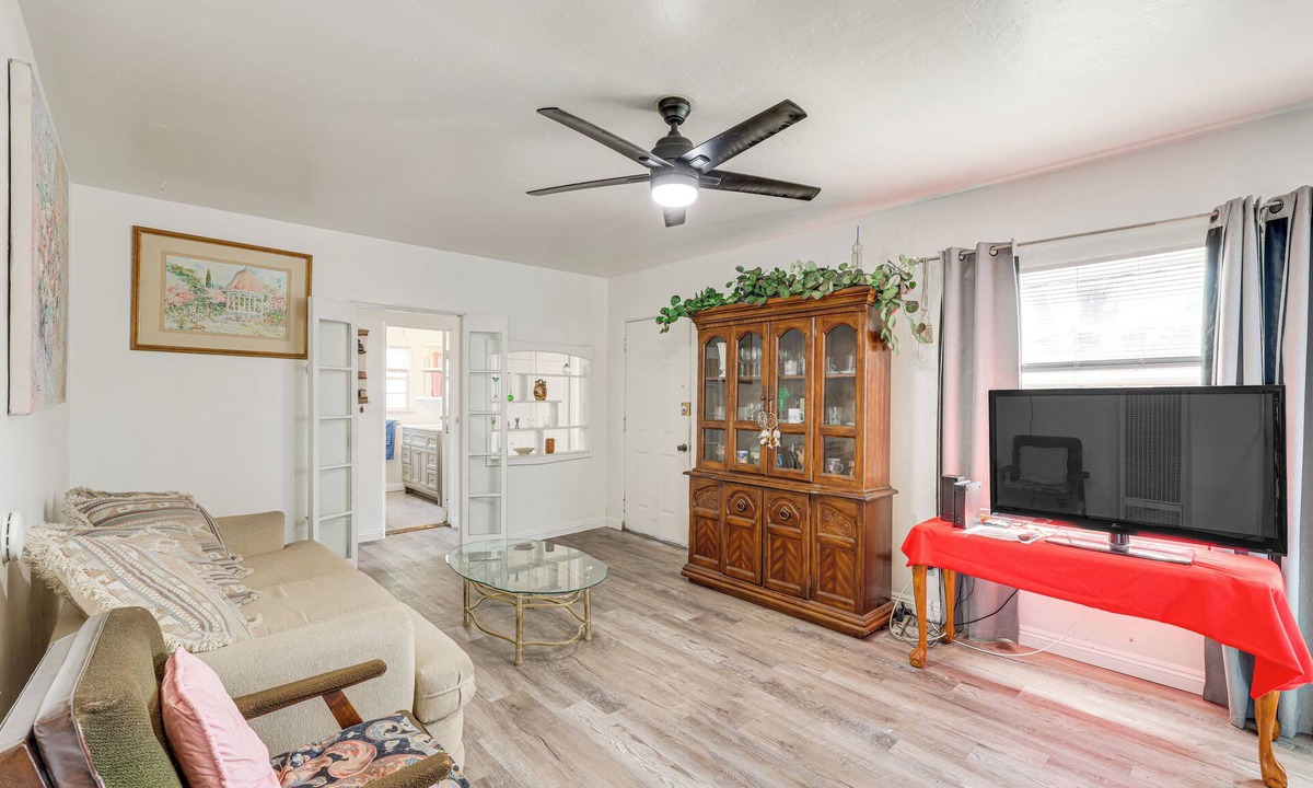 Downtown Riverside House | High Walkability! Extended Stay in Riverside