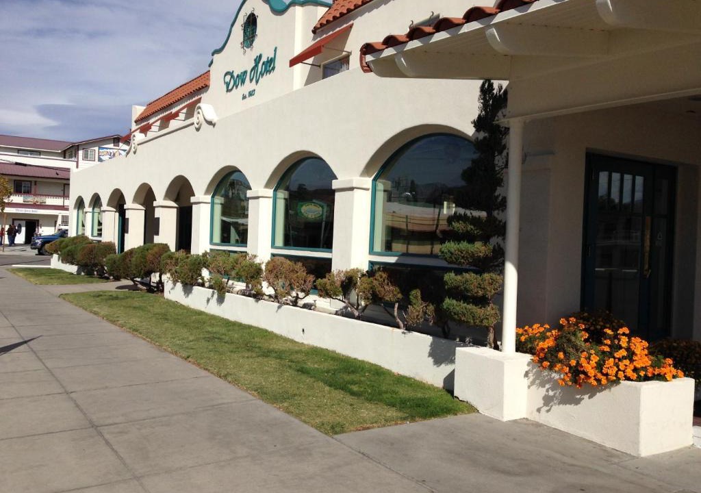Lone Pine Hotel | Historic Dow Hotel