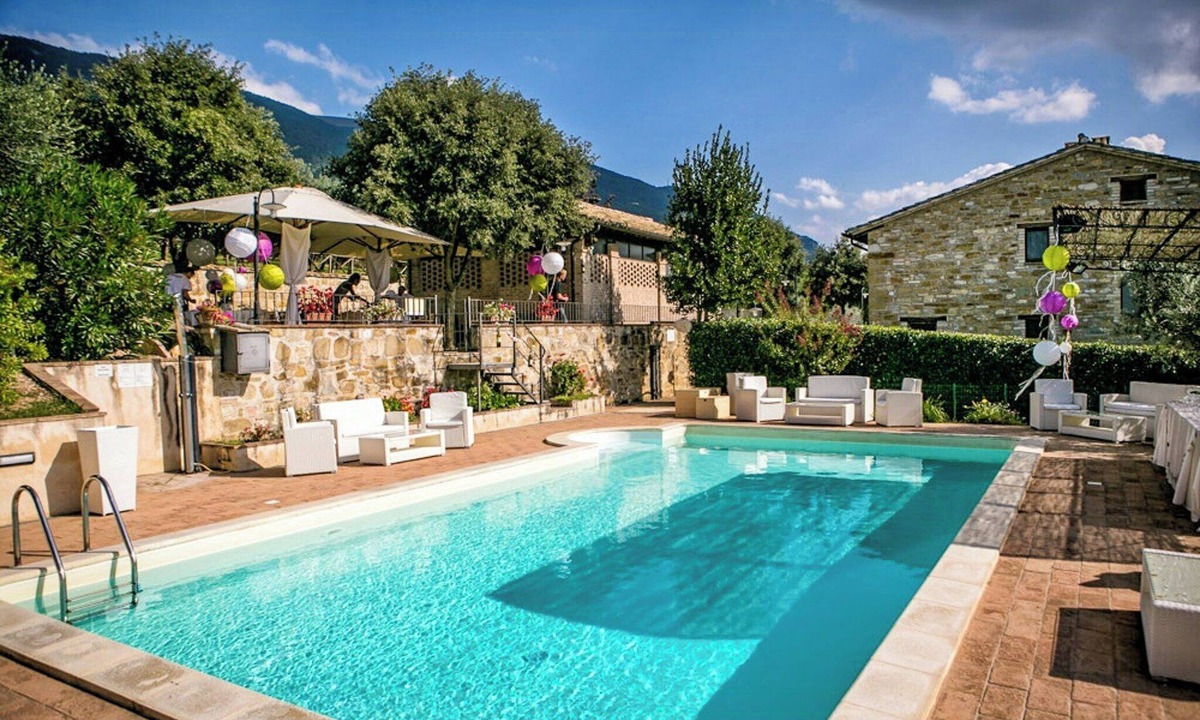 Assisi House | Historic villa among olive trees near Assisi