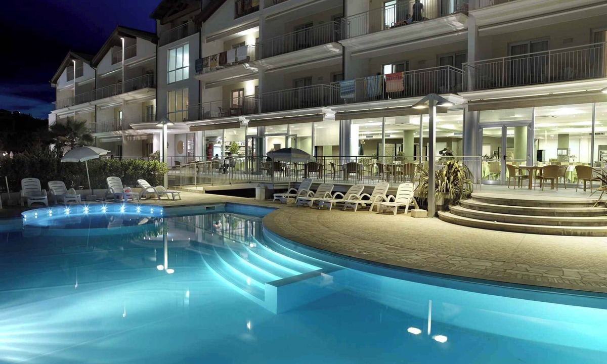 Roseto degli Abruzzi Apartment | Holiday apartment with pool and air conditioning