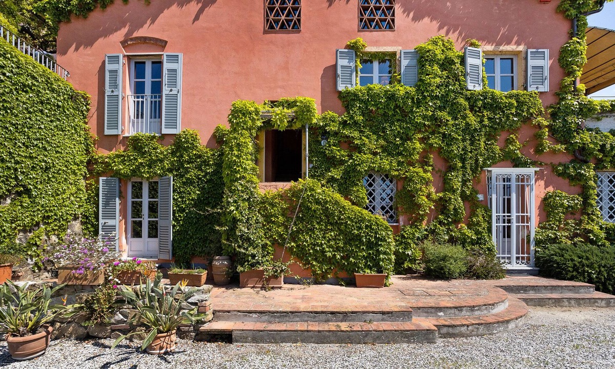 Castelnuovo Magra Apartment | Holiday Apartment "Agriturismo Monteverde - Pergolo" with Shared Pool, Private Terrace & Wi-Fi