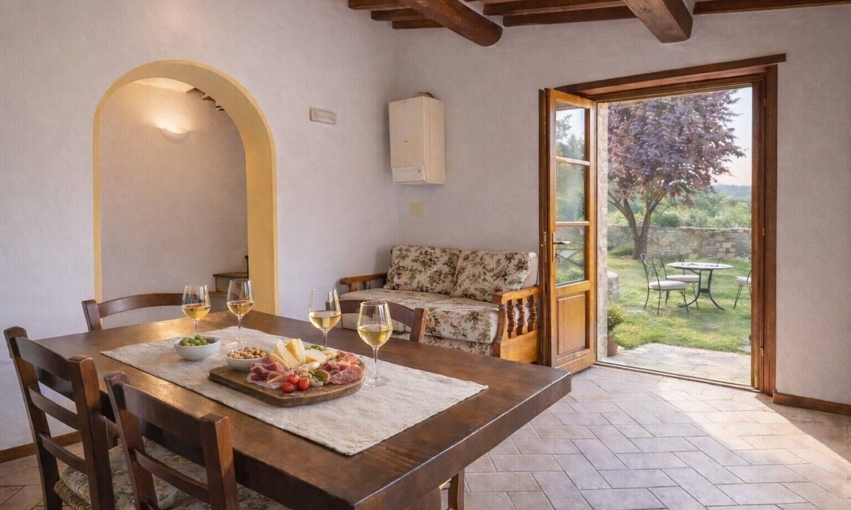 Lisciano Niccone Apartment | Holiday Apartment 'Pugnano Alto - Tabacco' with Shared Pool, Private Terrace and Wi-Fi