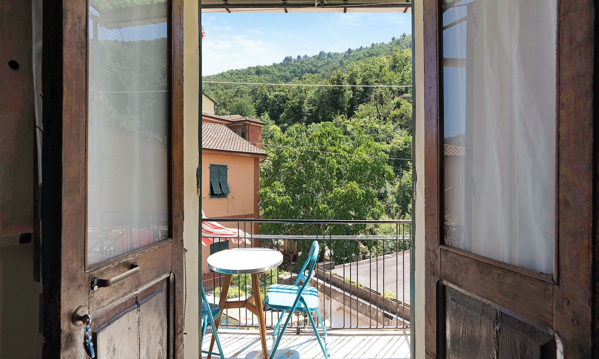 La Spezia Apartment | Holiday Apartment Acciuga House with Balcony, Shared Garden & Wi-Fi