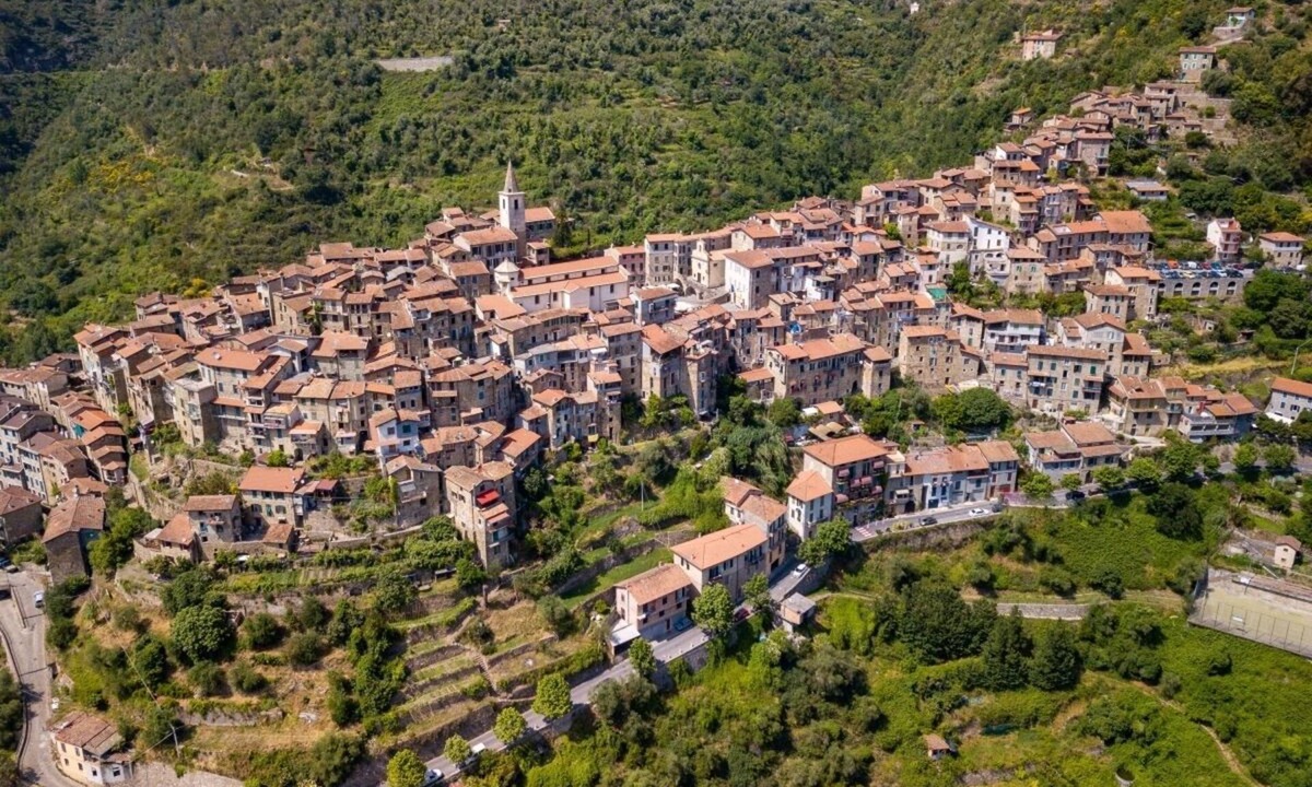 Apricale Apartment | Holiday Apartment "Delle Coccinelle' with Mountain View & Private Terrace