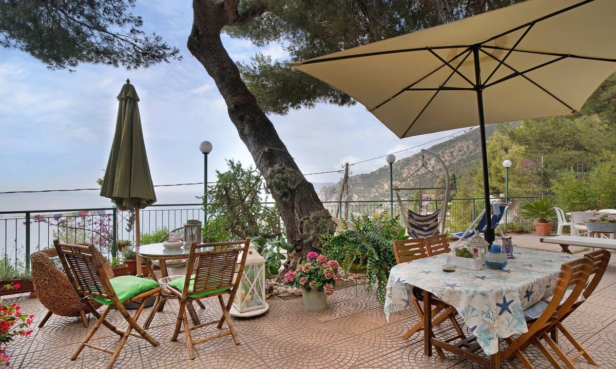 Alassio Apartment | Holiday Apartment 'Oasi' with Sea View, Terrace and Wi-Fi