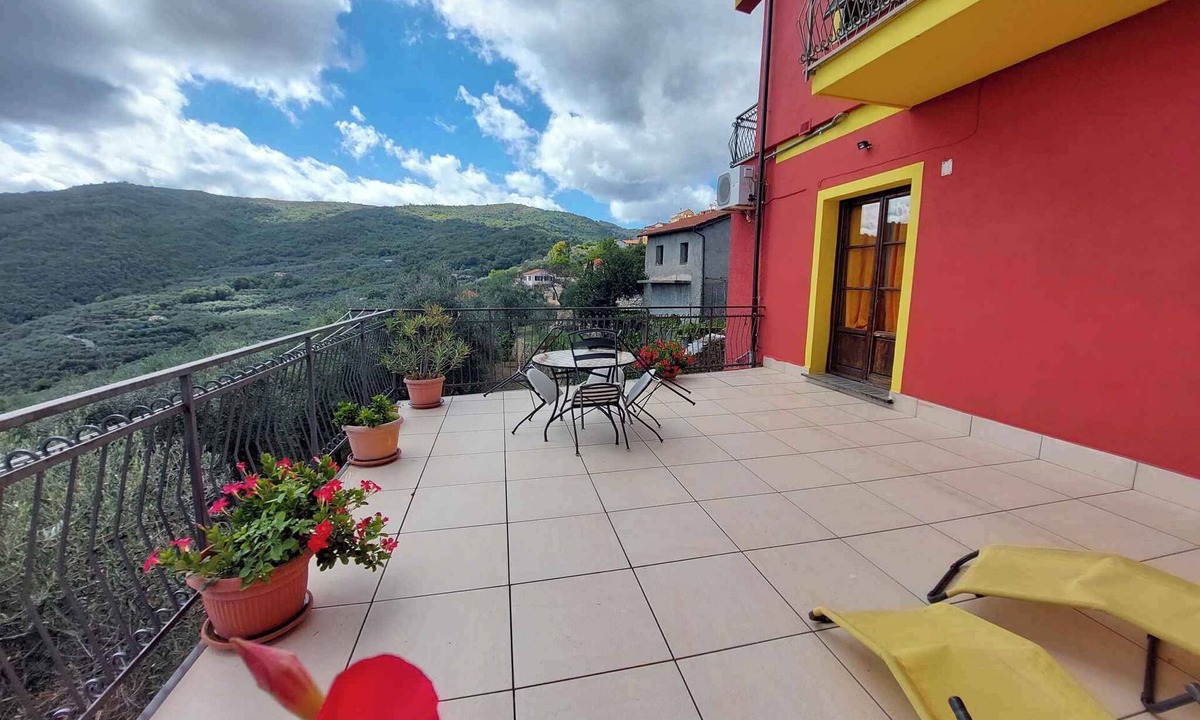 Lucinasco Apartment | Holiday apartment with large relaxation area