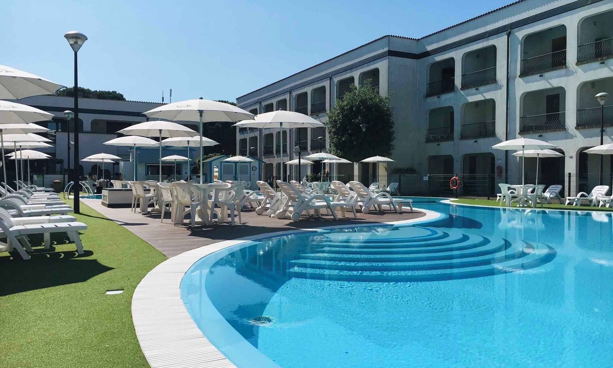 Lido di Spina Apartment | Holiday flat with outdoor pool