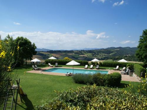 Montone House | Holiday Home in Montone with Pool & Terrace
