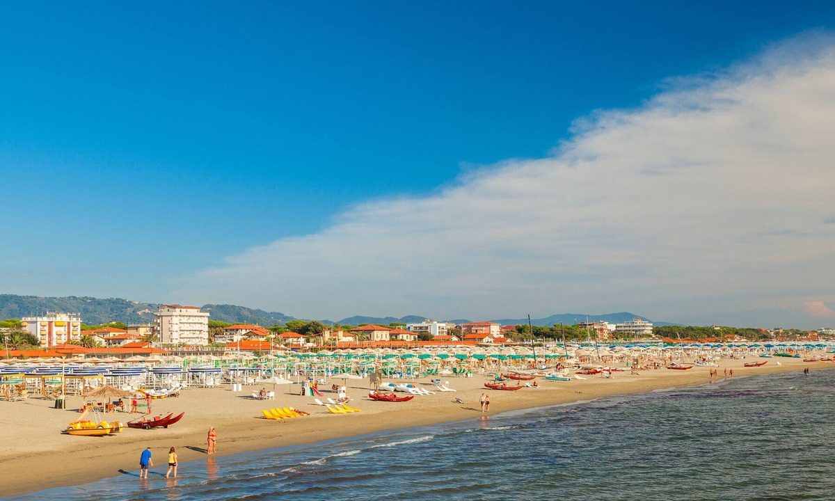 Marina di Carrara House | Holiday Home 'Relax Al Mare' with Private Terrace, Private Garden and Wi-Fi