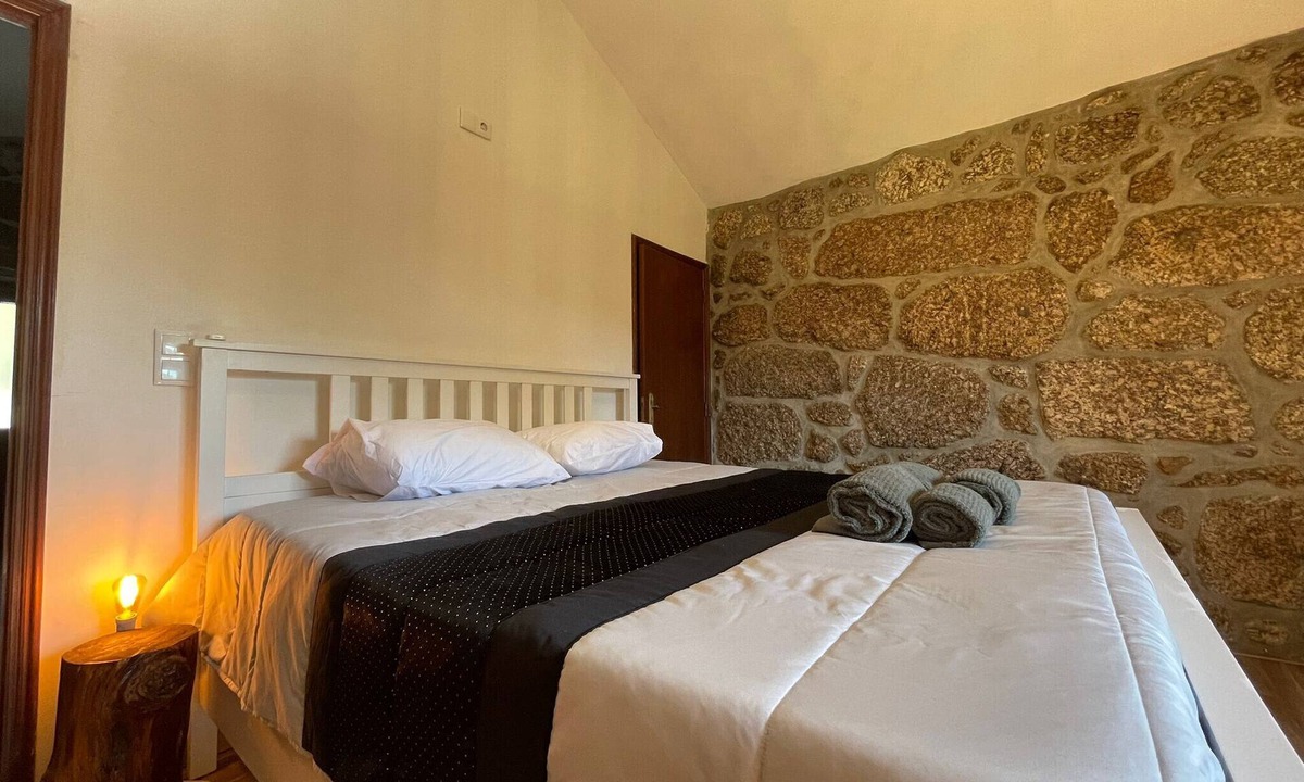 Vilar House | Holiday Home 'Unit 1' with Mountain View, Shared Terrace and Wi-Fi