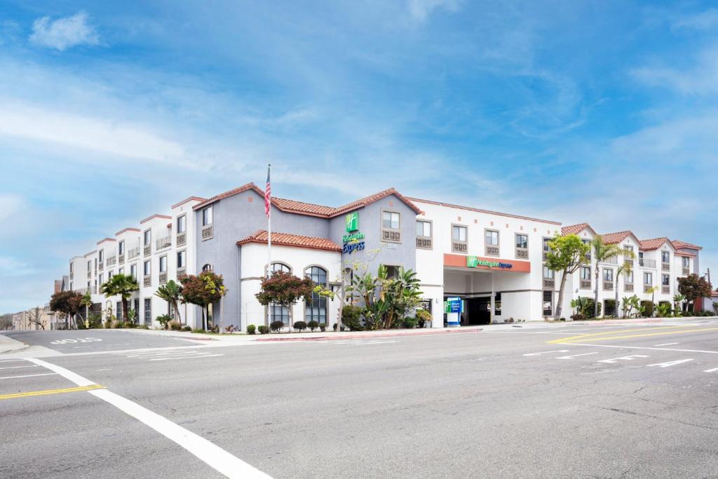 Hermosa Beach Hotel | Holiday Inn Express Hotel & Suites Hermosa Beach by IHG