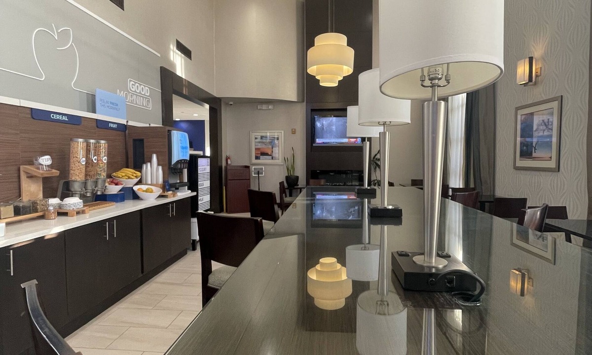 Hermosa Beach Hotel | Holiday Inn Express Hotel & Suites Hermosa Beach by IHG
