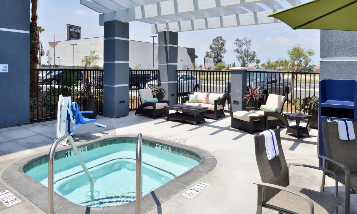 Loma Linda Hotel | Holiday Inn Express & Suites Loma Linda- San Bernardino S by IHG